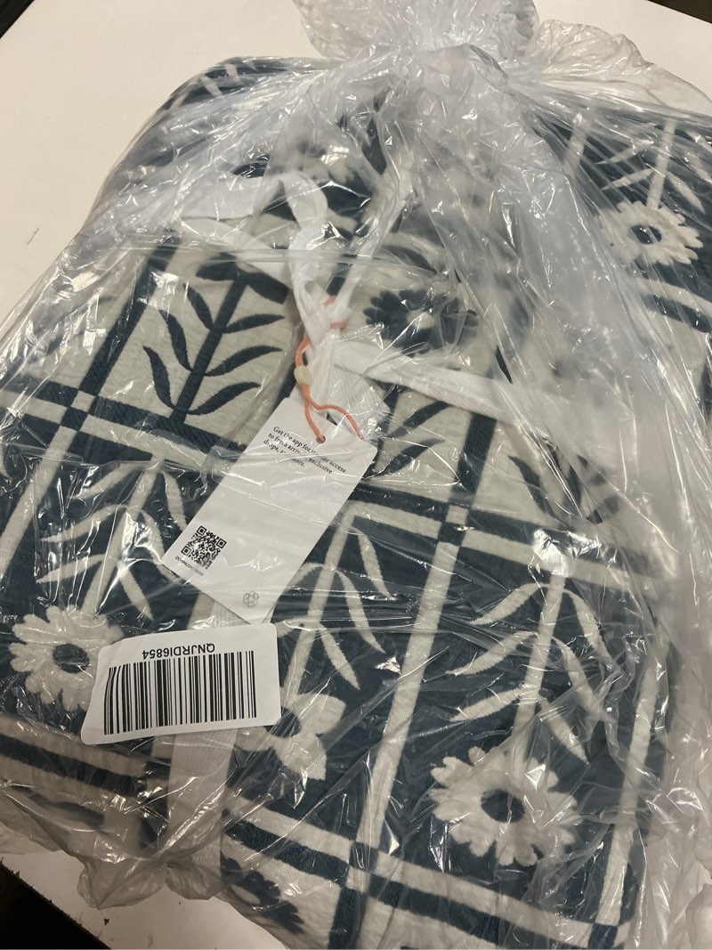 Condition photo showing Good Condition for organic cotton jacquard floral coverlet