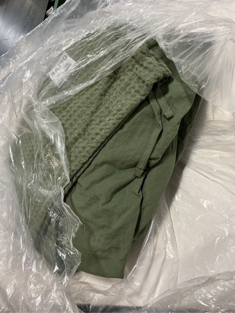 Condition photo showing Good Condition for organic luxe honeycomb duvet cover, king/cal king, olive