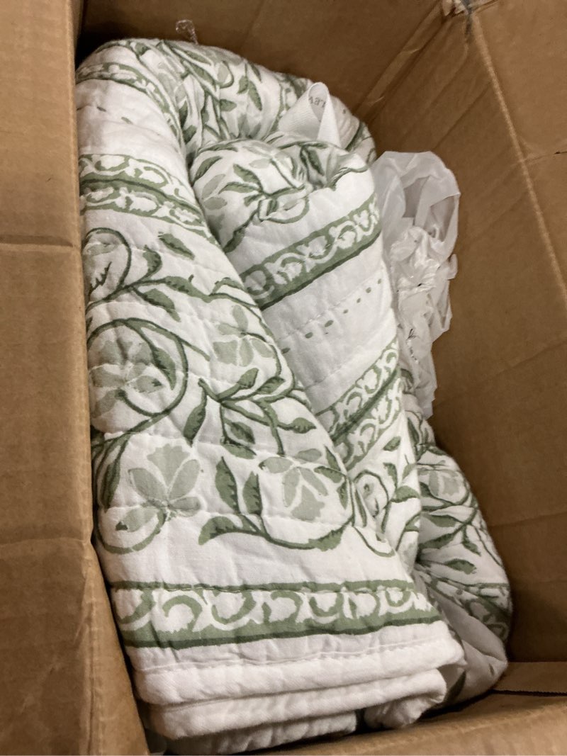 Condition photo showing Good Condition for adare sage full/queen quilt set - levtex home