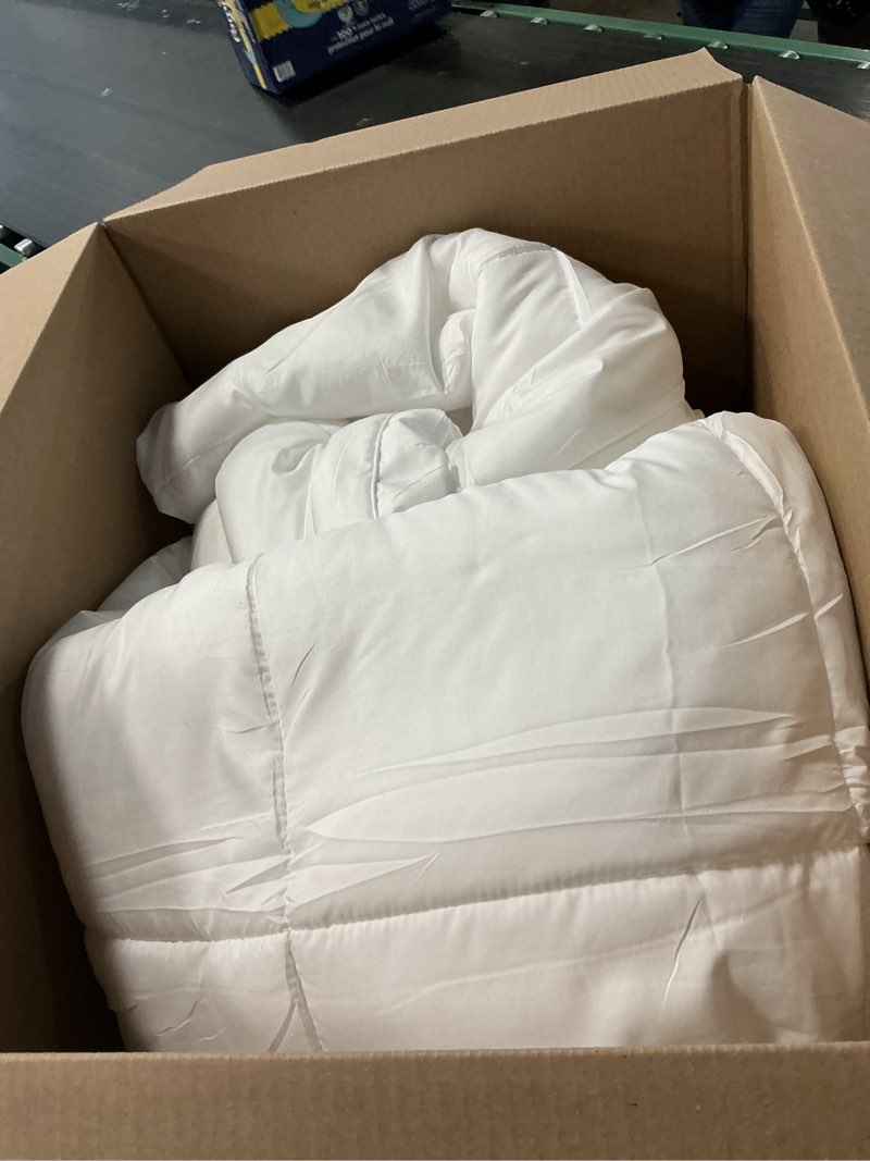 Condition photo showing Good Condition for Utopia Bedding Comforter Duvet Insert, Quilted Comforter with Corner Tabs, Box Stitched Down Alternative Comforters Full Size (White) Full White
