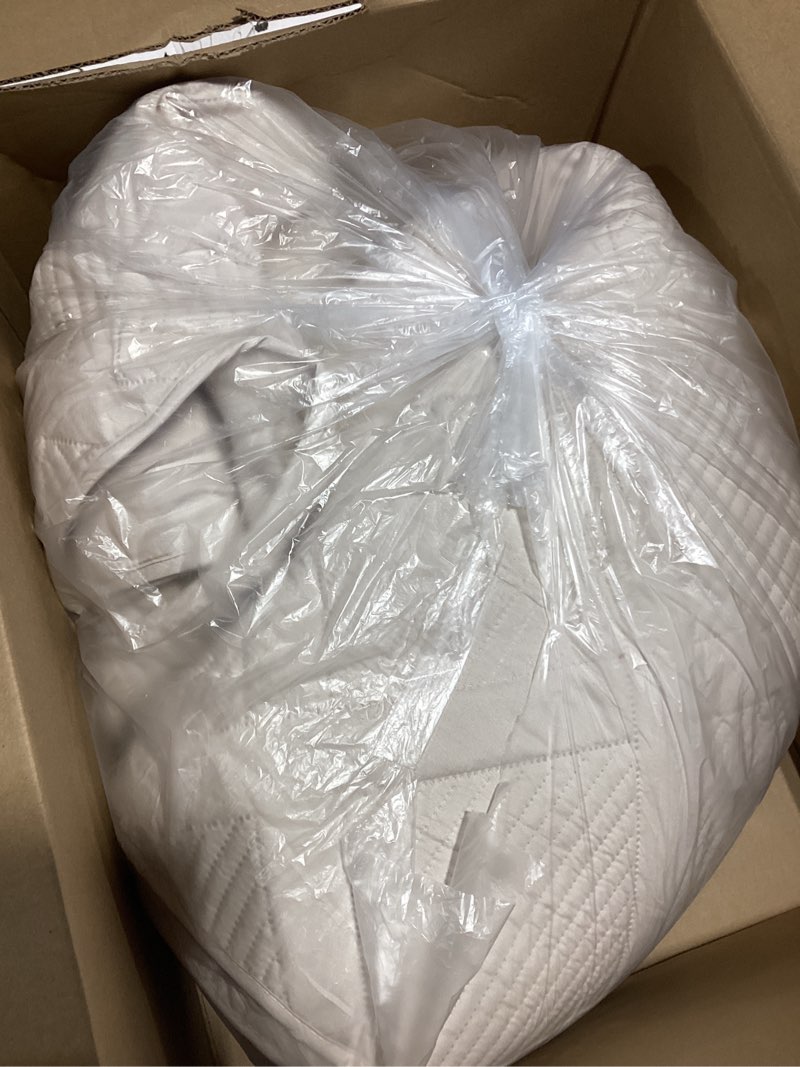 Condition photo showing Good Condition for exclusivo mezcla oversized king quilt set- brich beige cal king quilts bedding set with 2 pillow shams, modern bedspread with striped pattern, soft lightweight bedspreads coverlets for all seasons brich beige cal king (112''x104'')