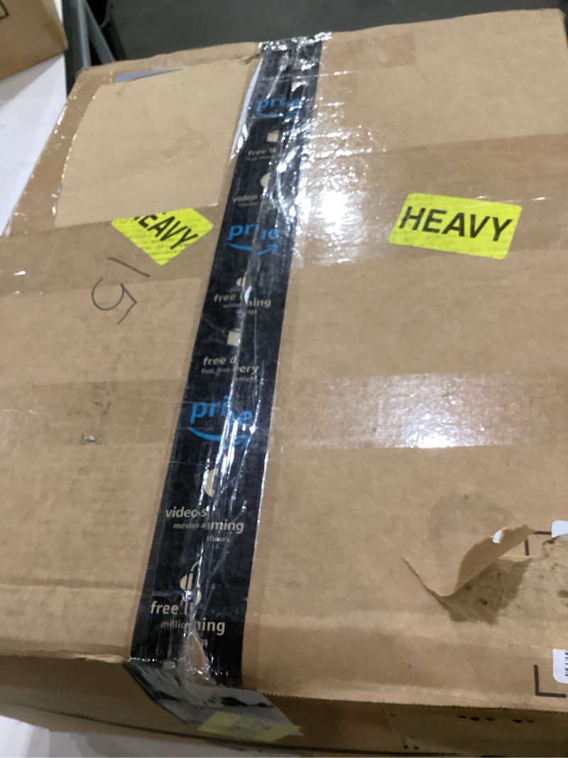 Condition photo showing Good Condition for white chair covers (unknown product info+unknown amount)