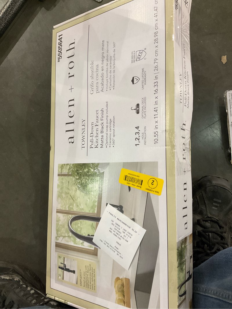 Pull down kitchen faucet