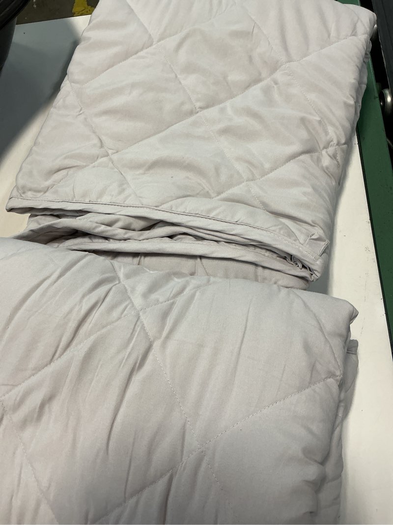 Condition photo showing Good Condition for viki beige cool quilted 15 lb weighted blanket 48\"x72\" new!