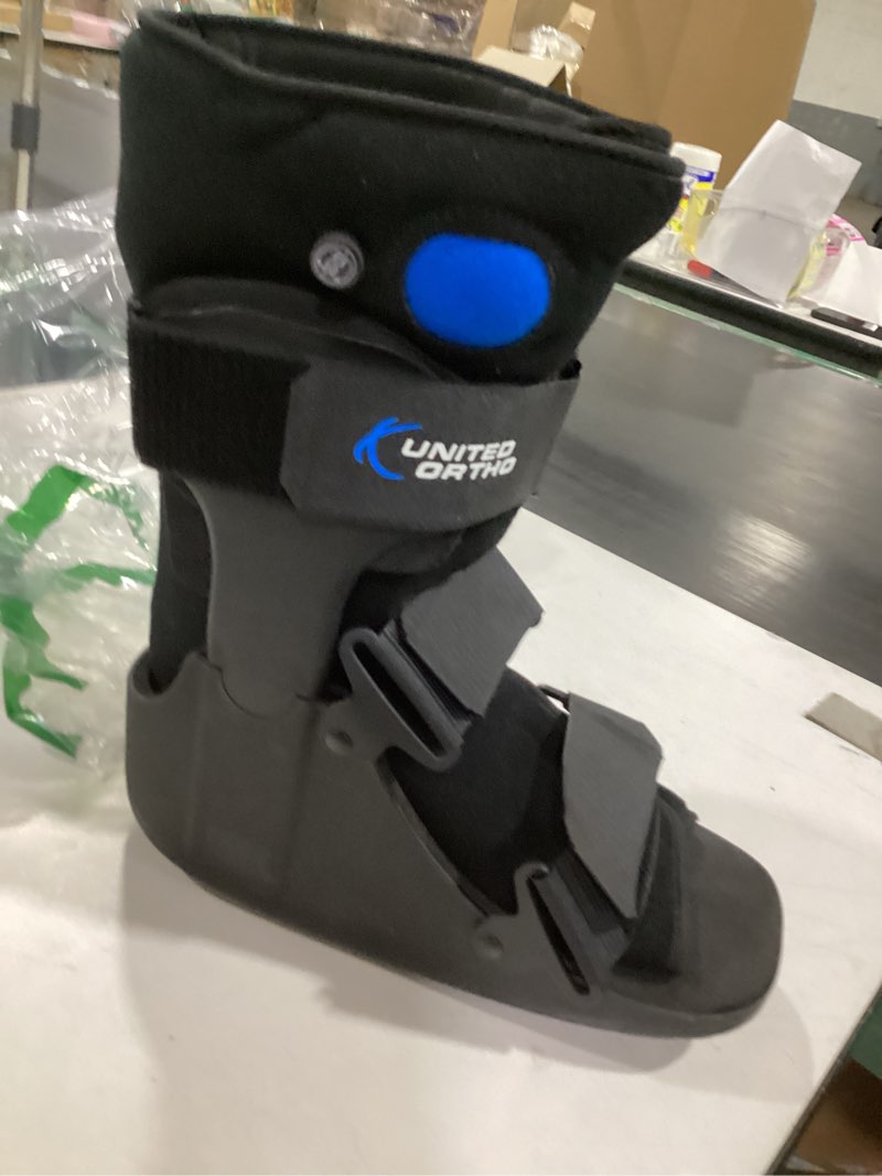 Condition photo showing New/Like New for United Ortho USA14115 Short Air Cam Walker Fracture Boot, Medium, Black Black Medium Boot