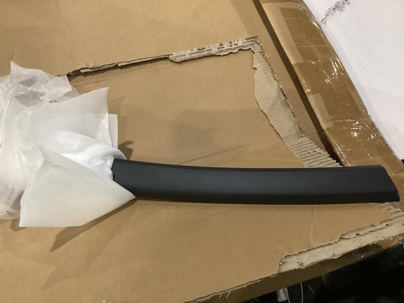 Condition photo showing As Is for gxarts wheel arch molding fender flare trim front right passenger side replace 5xt68rxfaa 5xt66tzzab compatible with jeep grand cherokee 2017 2018 2019 2020 2021