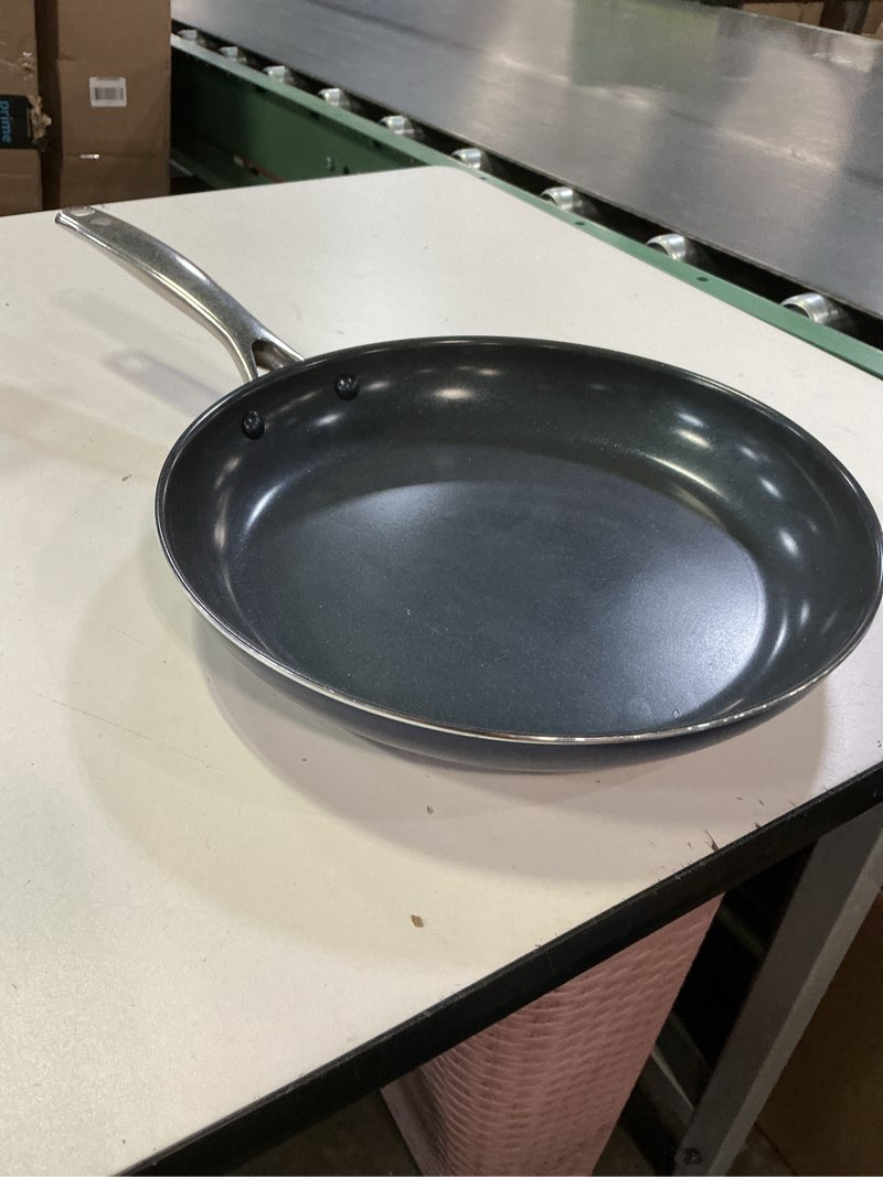 Condition photo showing Good Condition for blue diamond 10" nonstick frying pan skillet, diamond infused pfas & ptfe-free ceramic pot, dishwasher & oven safe, stay cool handle, durable non toxic metal utensil safe, egg & omelet pan, blue 10" frying pan skillet blue