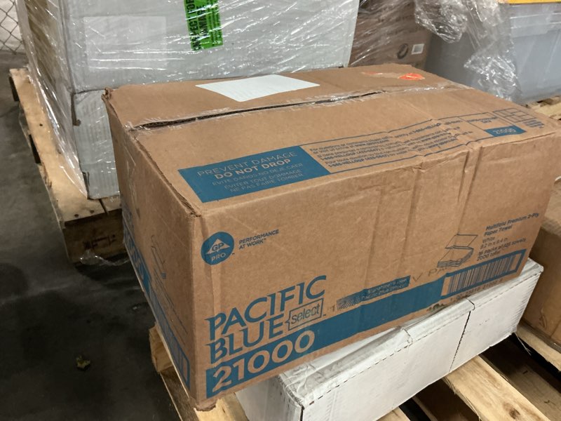 Condition photo showing Good Condition for georgia-pacific 2000-count paper towels