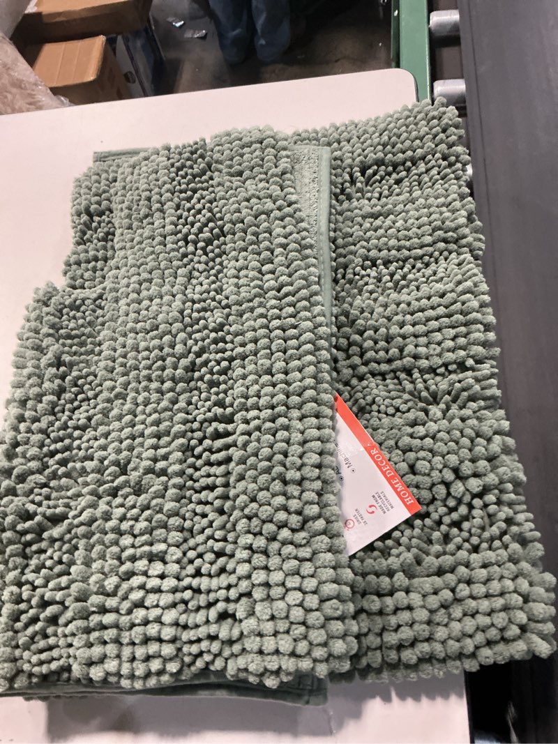 Condition photo showing New/Like New for h.versailtex bathroom rugs bath rug set 2 piece bathroom contour rug toilet mat non slip contour bath rug ultra thick water absorbent striped bath mats washable(20" x 32" plus 20" x 20" u, green bay) 20" x 32" plus 20" x 20" u shape green bay