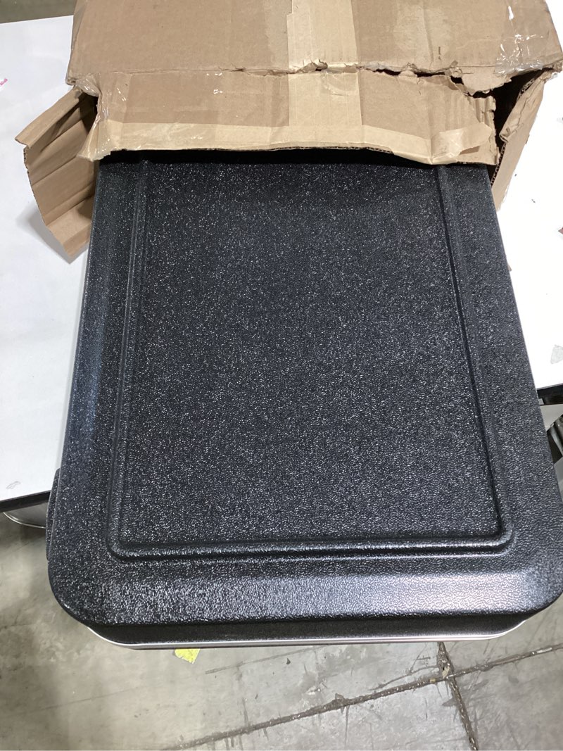 Condition photo showing Good Condition for gator ata molded guitar case - w tsa latches for strat tele style electric guitars
