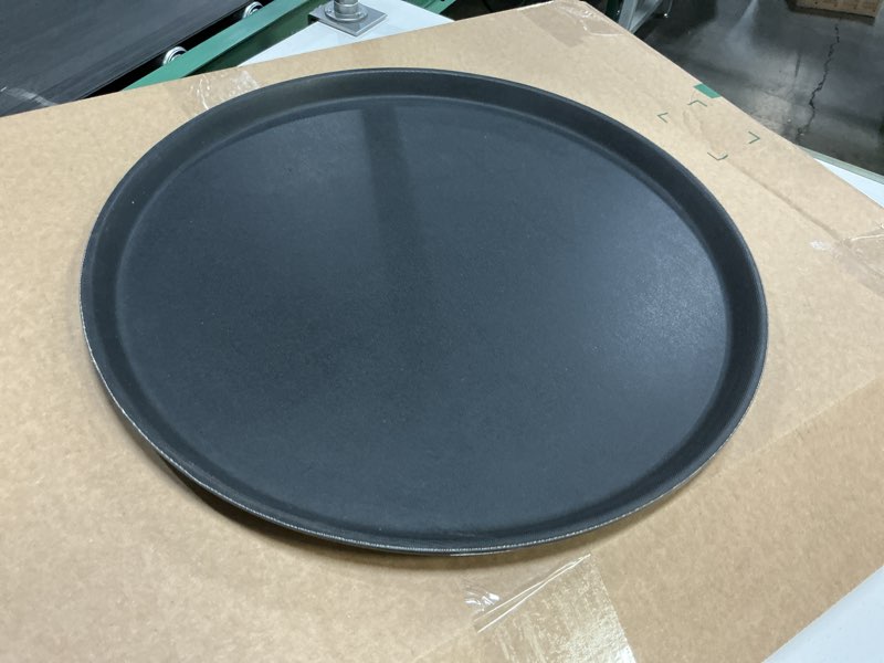 Condition photo showing Good Condition for New Star Foodservice Non-Slip Tray, Plastic, Rubber Lined, Round (Black, 18-Inch) Modern 18-Inch Black