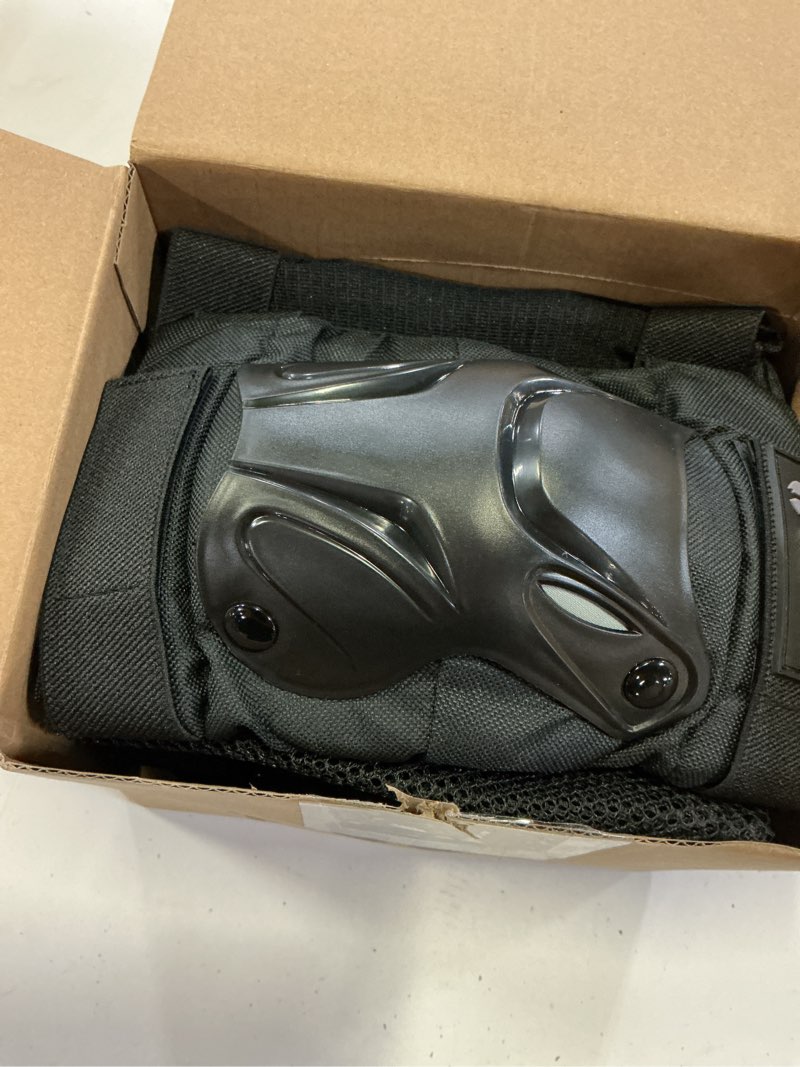 Condition photo showing Good Condition for tanden skating protective gear knee and elbow pads wrist guards for roller skating skateboarding, skate pads adult knee pads black youth (9-15 years)