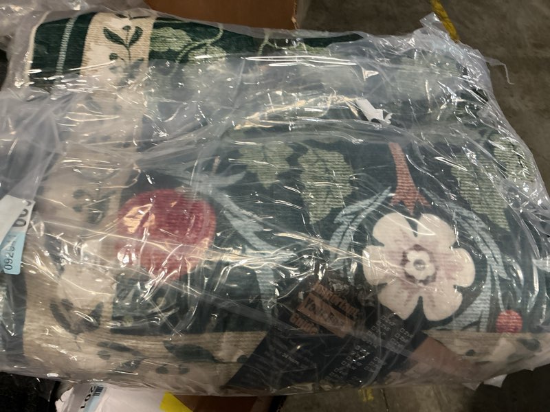 Condition photo showing Good Condition for floral 9 ft.x 12green area rug