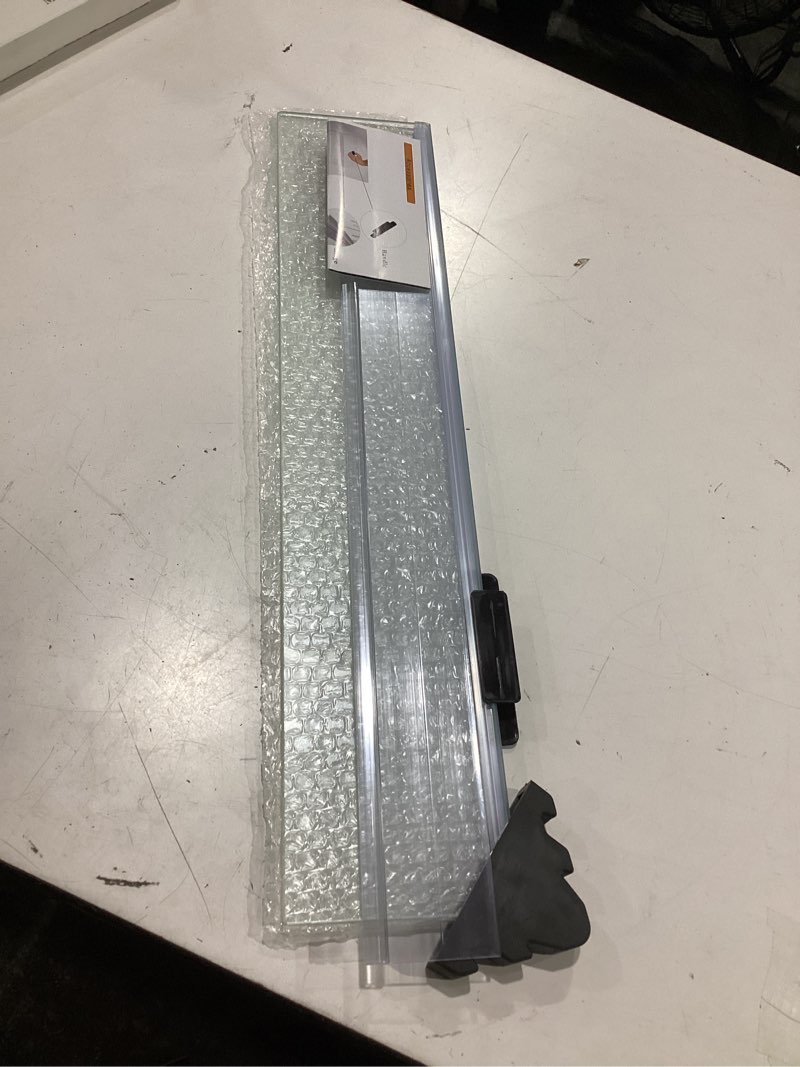 Condition photo showing New/Like New for 29.21x11.69 x0.16in clear tempered glass canopy | aquarium fish tank hoods fits for most 20long/29 gallon fish tanks (aqueon, marine land & perfecto)
