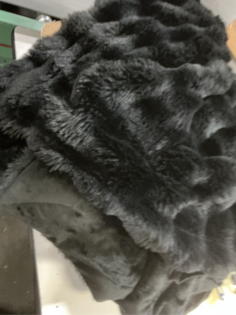 Condition photo showing Good Condition for BENVWE Faux Fur Throw Blanket for Couch - Thickened Fluffy Soft Bubble Blanket for Living Room Home Decor - Fathers Day Birthday Gifts for Women Men, Black, 50" x 60",1300GSM Thickened Throw(50" x 60") Black