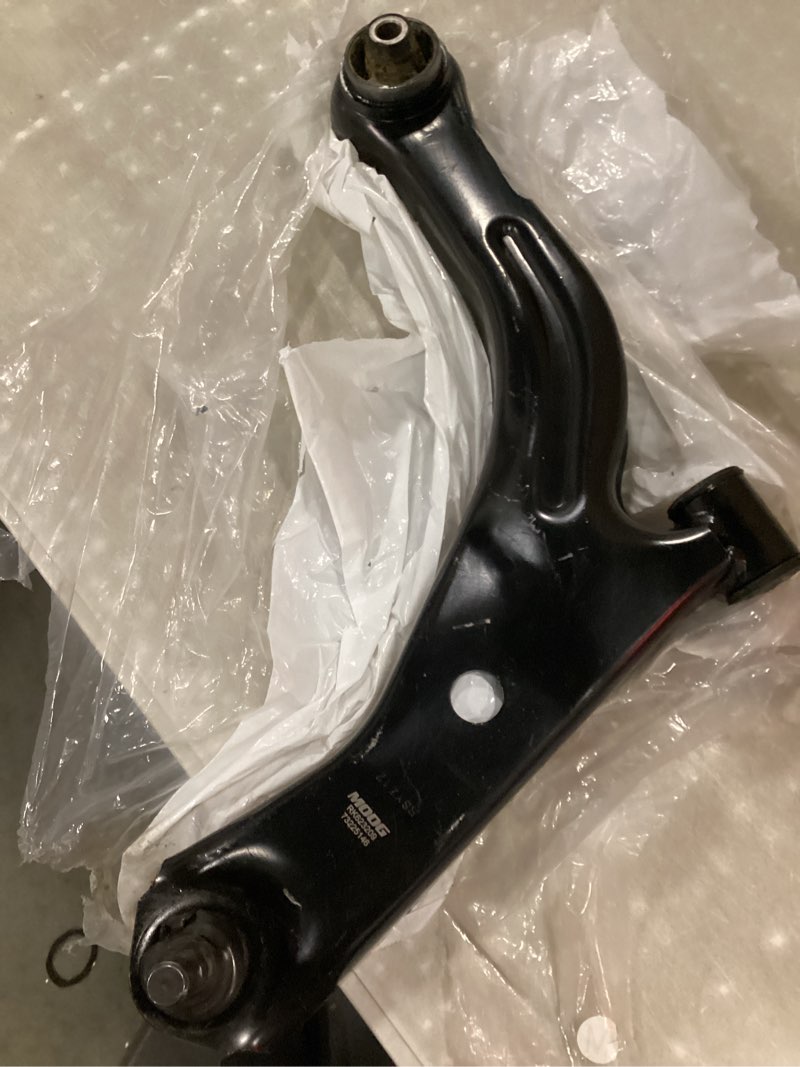 Condition photo showing Good Condition for moog rk623209 front right lower suspension control arm and ball joint assembly for ford escape