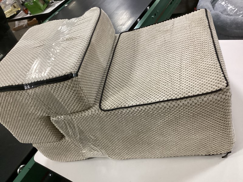 https://lotting-media.assets.bidfta.com/lotting_220d3cf4-6183-454c-8de6-b2727f9c5ec6