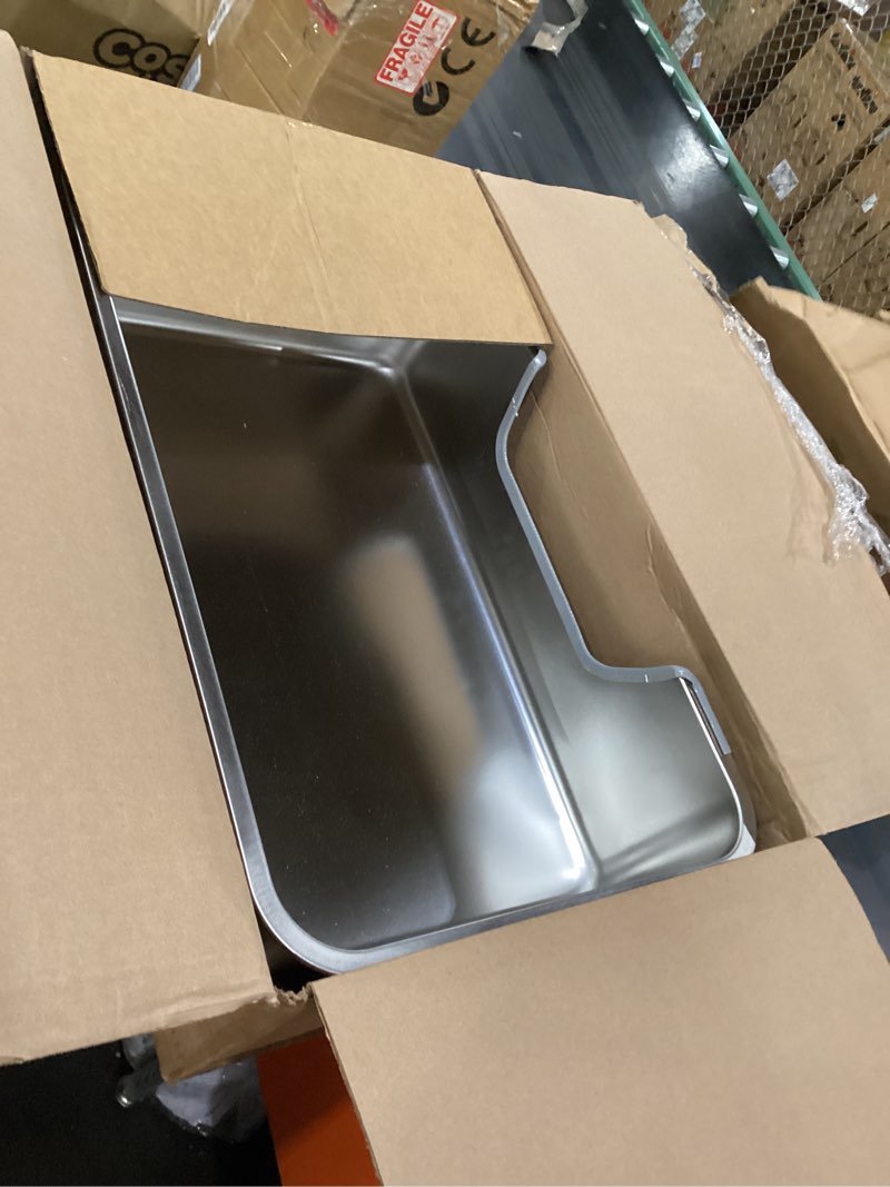 Condition photo showing Good Condition for low entry litter box for senior or disabled & injured cats, stainless steel high sided enclosed easy step in entry-large metal kitty litter box for kittens, odor control (23.6”x15.7”x5.9”) xl-23.6"x15.7"x5.9"