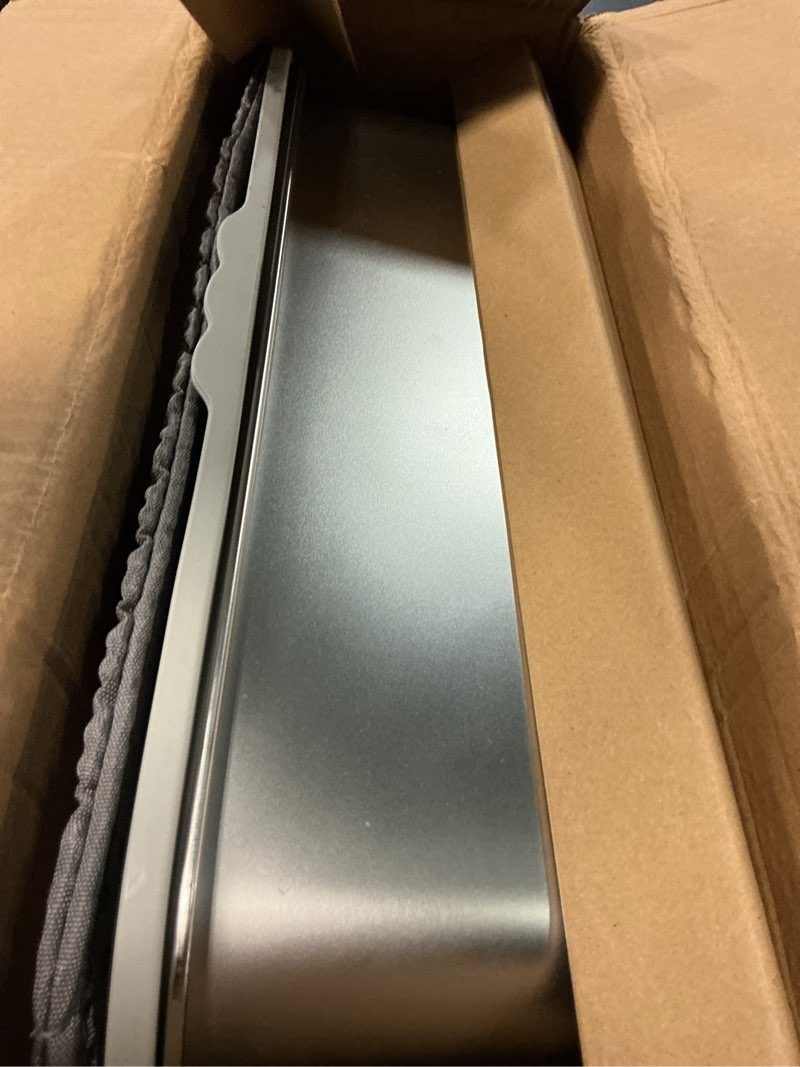 Condition photo showing Good Condition for stainless steel litter box with lid, metal litter box with cat litter mat,extra large enclosed cat litter boxes for multiple cats, anti-leakage,non-stick, easy to clean, included mat, scoop 1 pack-l