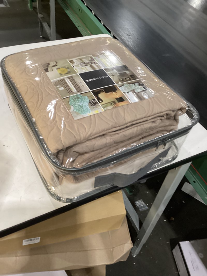 Condition photo showing New/Like New for Madison Park Quebec Reversible Quilt Set Damask Design, Double Sided Stitching All Season, Lightweight Bedspread Bedding Set, Matching Sham, Khaki, Queen(102"x118") 3 Piece Khaki Queen