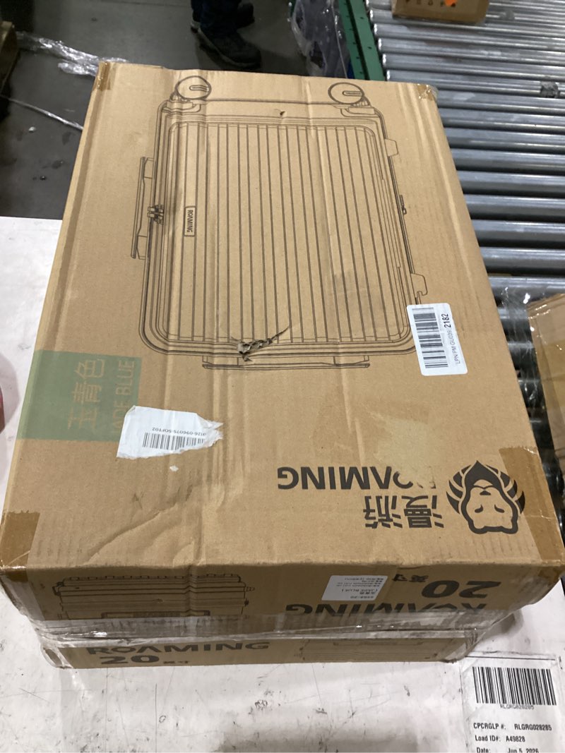 Condition photo showing Good Condition for green suitcase