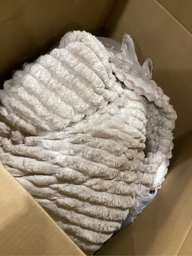 Condition photo showing Good Condition for bedsure sherpa blanket queen size for bed - super soft, cozy fleece thick warm blanket for winter christmas, gentlesoft home room decor, beige, 90x90 inches 01 - beige queen (90" x 90")