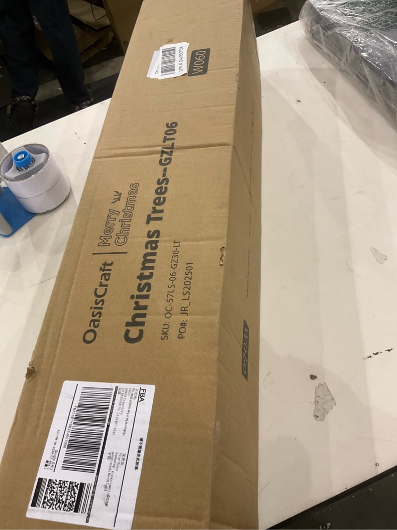 Condition photo showing Good Condition for Christmas tree