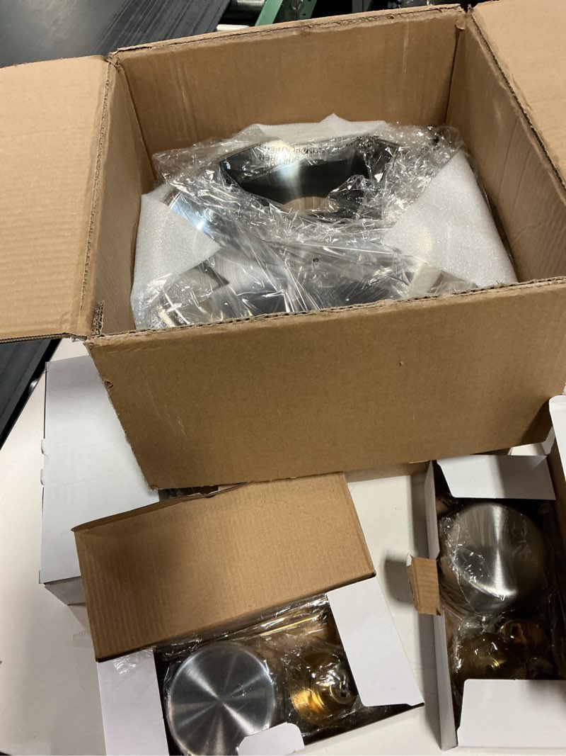 Condition photo showing Good Condition for Chafing Dishes for Buffet 4 Pack, 6QT Round Chafing Dishes for Buffet [Elegant Gold and Silver Colors] Stainless Steel Chafing Dish Buffet Set for Any Party