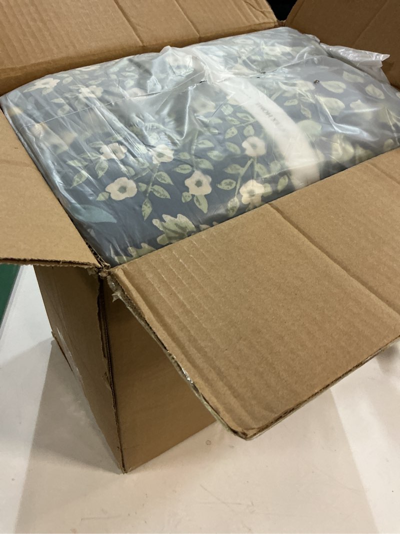 Condition photo showing Good Condition for levtex home english forest green reversible king/cal king quilt set (106x92in) and 2 pillow shams (36x20in) - bedding - blue, green - cotton king size quilt bedding set - lightweight soft pre-washed quilt - king/cal king green