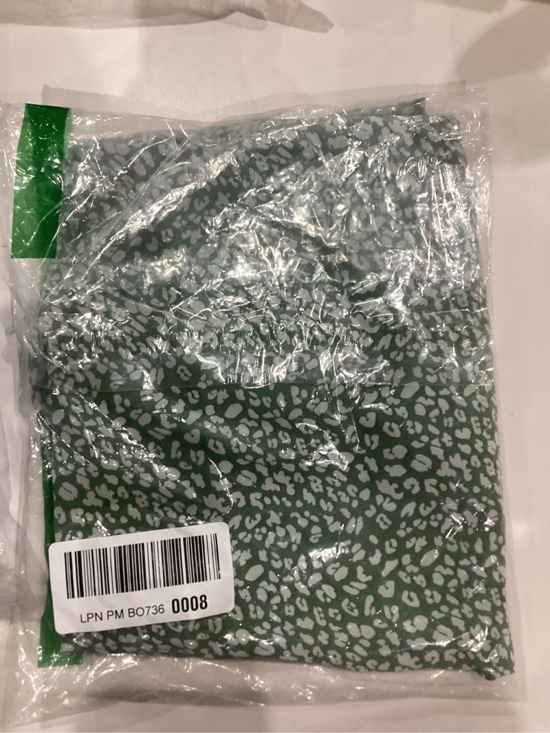 Condition photo showing New/Like New for CERYIWER Women's Short Sleeve Casual Shirts Boho Floral Print V Neck Tops Loose Blouses Large Green