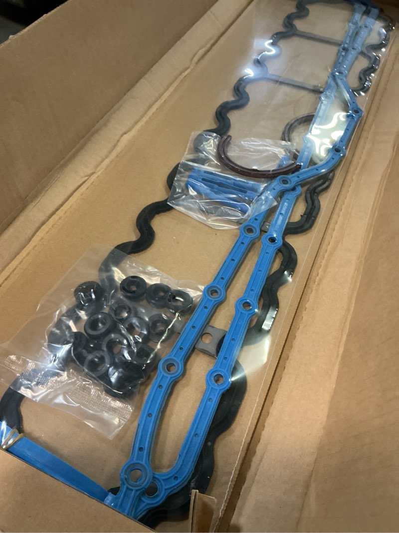 Condition photo showing Good Condition for oil pan gasket os34308r vs50458r, compatible with 2000-2001 jeep cherokee, 2000-2004 grand cherokee, 2000-2006 wrangler tj 4.0l oil pan gasket kit