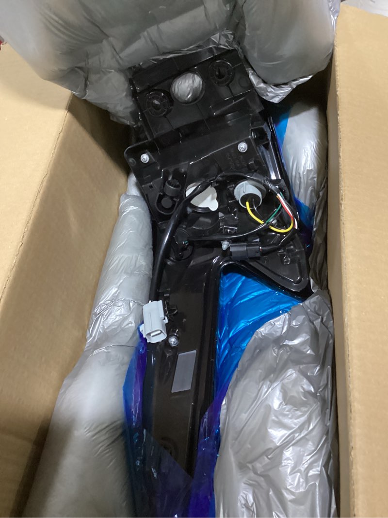 Condition photo showing Good Condition for huray outer tail light assembly for toyota sienna 2021-2022 le xle tail lamp replacement 8155008071 