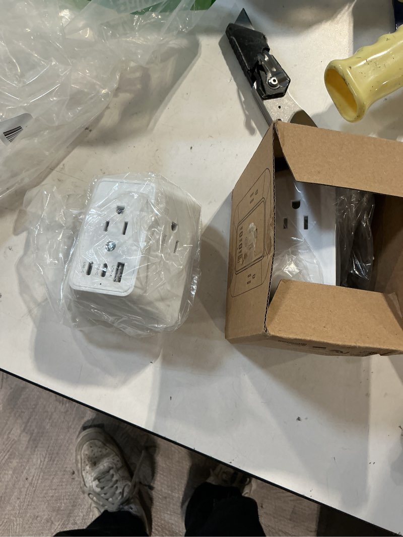 Condition photo showing Good Condition for new multi plug outlet,3 outlet extender 3 usb ports (2 usb c), 1050j power strip electrical outlet splitter wall plug adapter spacer for home travel office(2 pack)