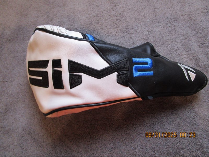 TaylorMade SIM 2 Driver Headcover - slits and marks HM930