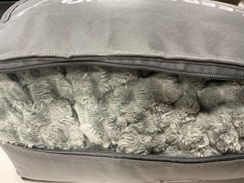 Condition photo showing Good Condition for mr. sandman weighted blankets for adults full size 15lbs, warm sherpa fleece throw blanket for sleep and calm, soft cozy heavy bed blanket with jacquard flannel, 48 x 72 inches, grey grey 48 x 72 inches, 15lbs