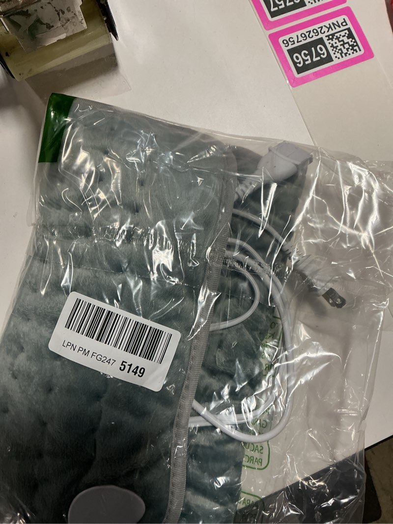 Condition photo showing Good Condition for Deepsoon Heating Pad,Electric Heating Pads for Back,Neck,Abdomen,Moist Heating Pad for Shoulder,Knee,Arms,Legs,Dry/Moist Heat & Auto Shut Off,Christmas Gifts for Men and Women,White Gray,24x12 Inch White Gray 24x12 Inch