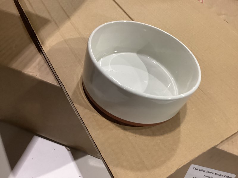 Condition photo showing New/Like New for lianyu 24 pieces porcelain dinnerware sets, premium plates and bowls set, high-fired ceramic dishes set for 8, chip & scratch resistant, microwave dishwasher safe, white cloud white nature canvas series 24
