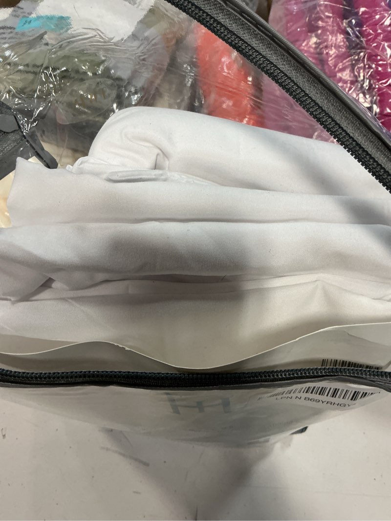 Condition photo showing Good Condition for Hearth & Harbor Bed Linen Set - Twin Size - 4 Piece Sheets - White - Extra Deep Pocket Microfiber