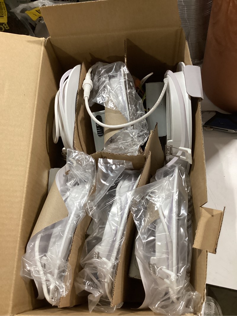 Condition photo showing Good Condition for utilitech white 6-in 650-lumen switchable white round led canless wet rated recessed downlight (6-pack)