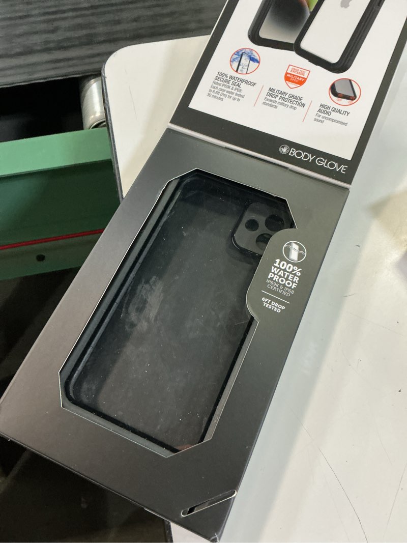 Condition photo showing Good Condition for body glove tidal waterproof phone case for iphone 14 - black/clear