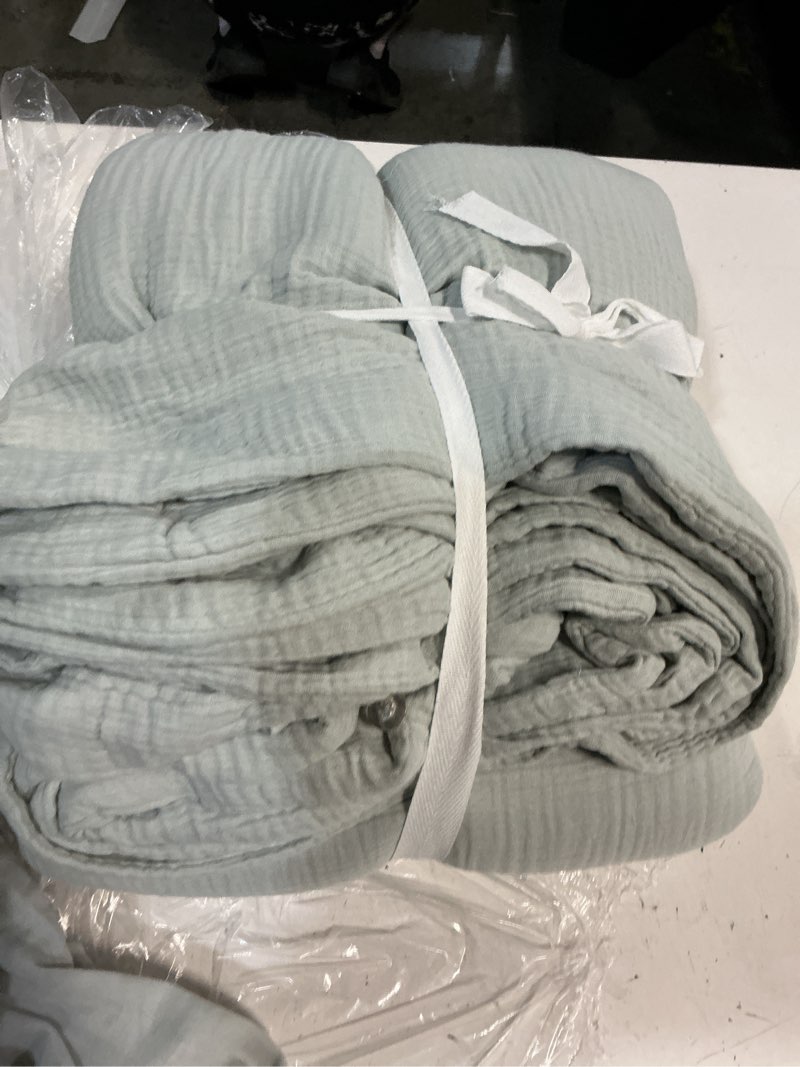 Condition photo showing New/Like New for organic airy gauze duvet cover (color: mist size: king)