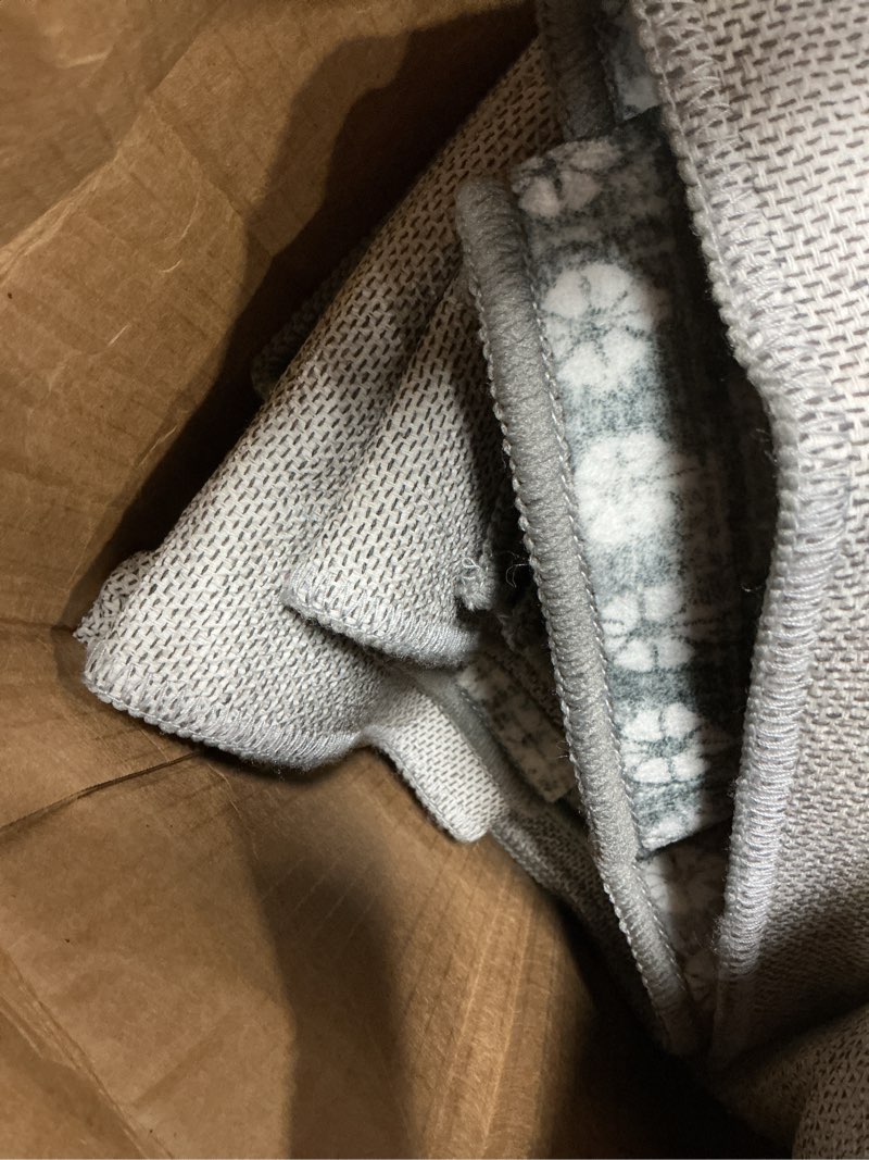 Condition photo showing Good Condition for Similar Mohawk Home 6' x 9' Non Slip Grip Rug Pad 1/4\" Thick Dual Surface Felt Cushion + Rubber Gripper - Sa