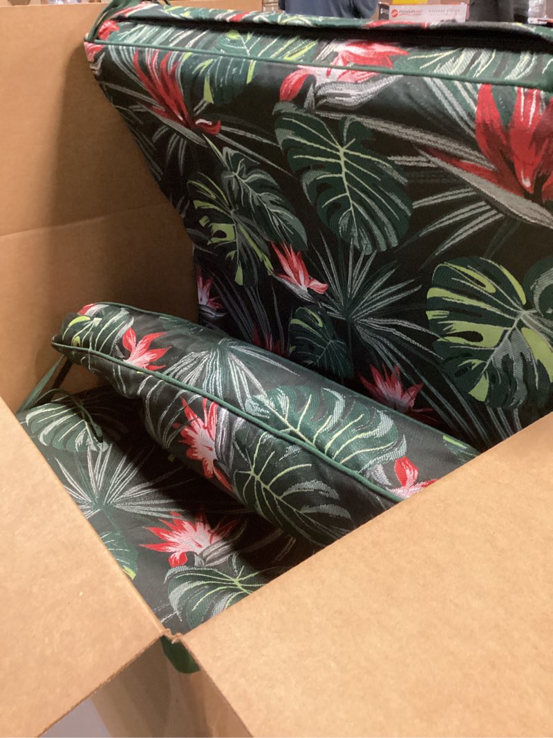 Condition photo showing Good Condition for Favoyard Outdoor Chair Cushion 22 x 22 x 3 In Waterproof Pattern Fade Resistant Cushions for Patio Furniture with Removable Cover Attach Straps 28D Foam Insert Cushions Pads for Seat Sofa Couch 2 Pack Black Floral 22 x 22 x 3 In