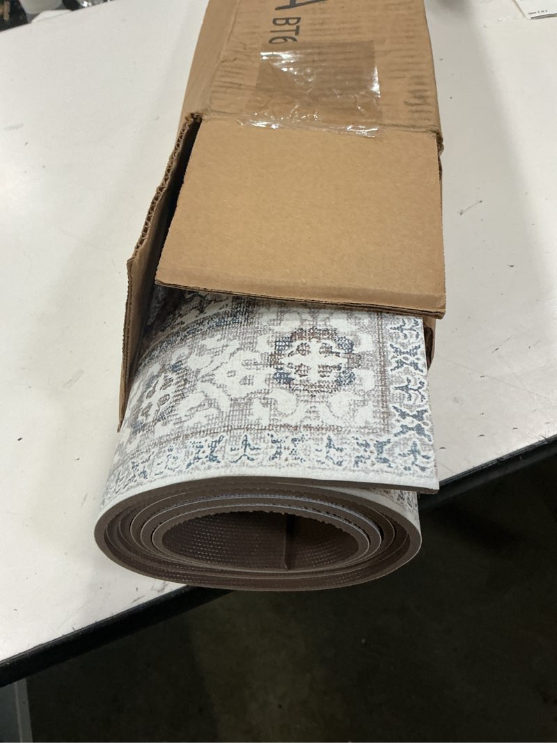 Condition photo showing Good Condition for floor mat for home 4×6ft, easy clean plastic rug-like pattern area mat for living room, waterproof vinyl area rug for under kitchen table, no slip soft vintage rug for high traffic area (white) white (rug-style) 4'×6'?48x72 inch) (rectangular)