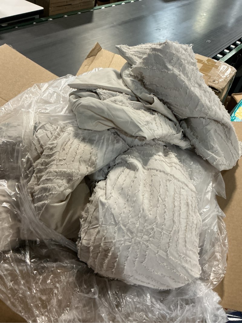 Condition photo showing As Is for litanika comforter king size set oatmeal, 3 pieces boho tufted farmhouse bedding comforter sets, lightweight fluffy comforter bed set for all season (104x90in comforter and 2 pillowcases) 02-oatmeal king (104"x90")
