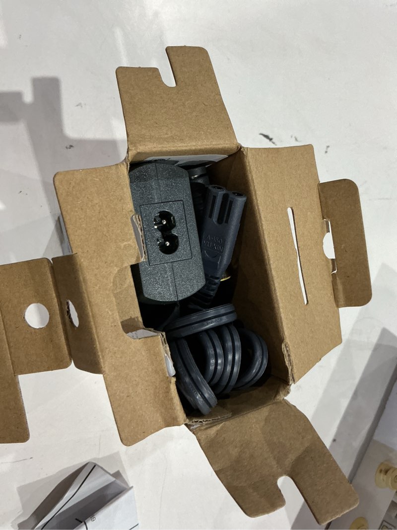 Condition photo showing Good Condition for onn. 90w universal laptop charger with 10 interchangeable tips, total 10 feet power cords, fits most laptops like hp, dell, lenovo, onn.