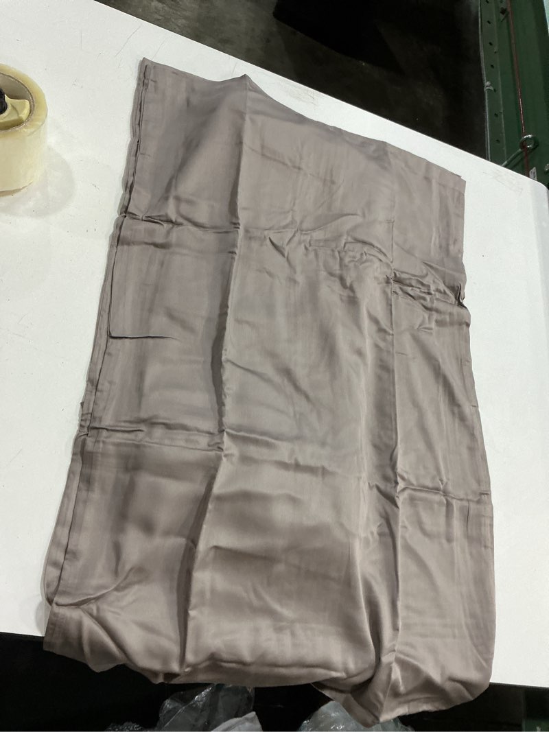 Condition photo showing Good Condition for quince bamboo sheet set 3 pieces 