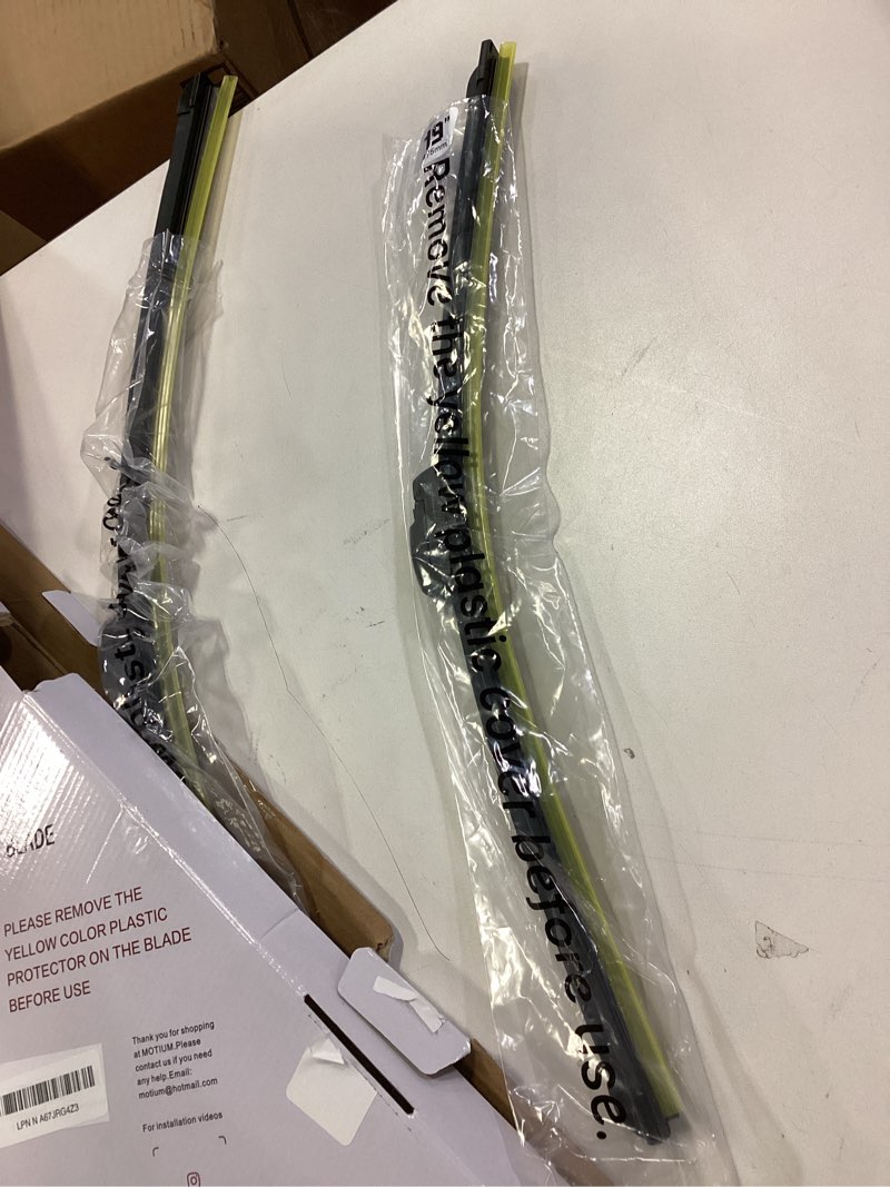Condition photo showing Good Condition for MOTIUM OEM QUALITY Premium All-Season Windshield Wiper Blades (26"+19" pair for front windshield)