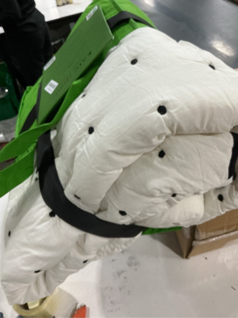 Condition photo showing Good Condition for kate spade new york Scalloped Edge 3-Piece King Quilt Bedding Set, 100% Cotton Reversible Cover, All Season Warmth Bedding, Machine Washable, Marshmallow Scalloped Edge King Marshmallow