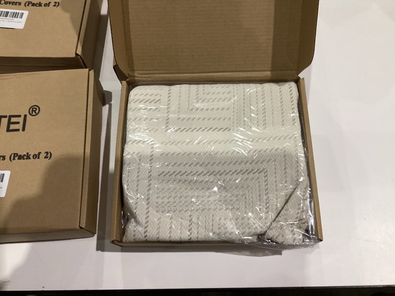 Condition photo showing New/Like New for FUTEI Cream Decorative Throw Pillow Covers 16x16 Inch Set of 2,Soft Cozy Chenille Geometric Textured Cushion Case,Home Decor for Couch Bed Living Room Cream 16" x 16" (Pack of 2)